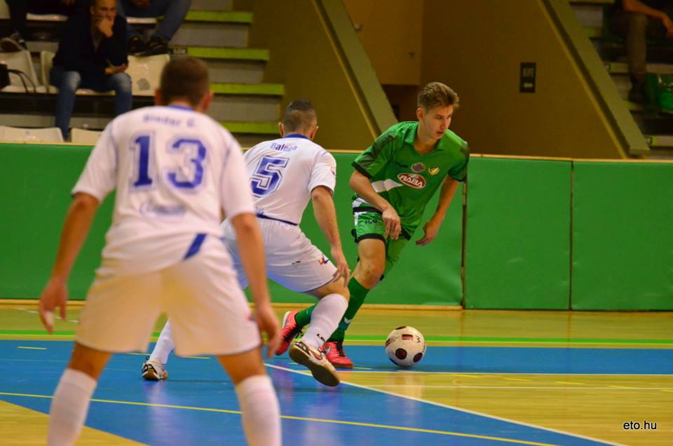 Itt pedig már a felnőtt Futsal csapat tagjaként